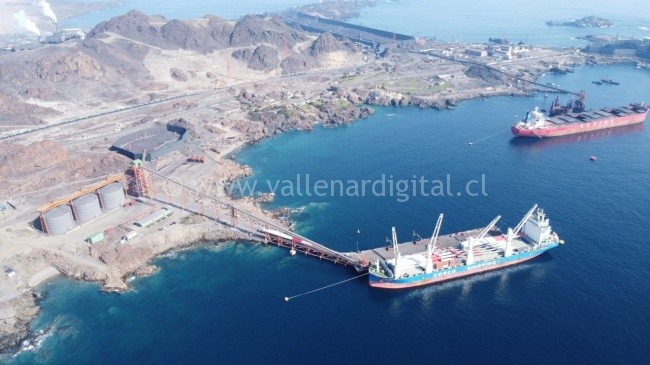 Puerto Las Losas culmina exitosa descarga de aerogeneradores para proyectos eólicos en Atacama