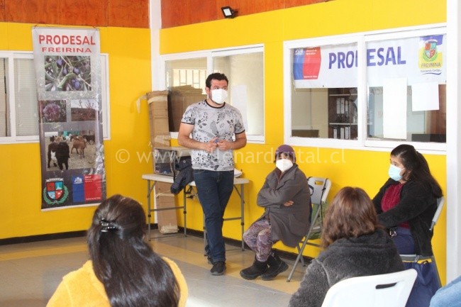 CAPACITAN A MUJERES DE FREIRINA EN TEMAS DE ACOSO LABORAL