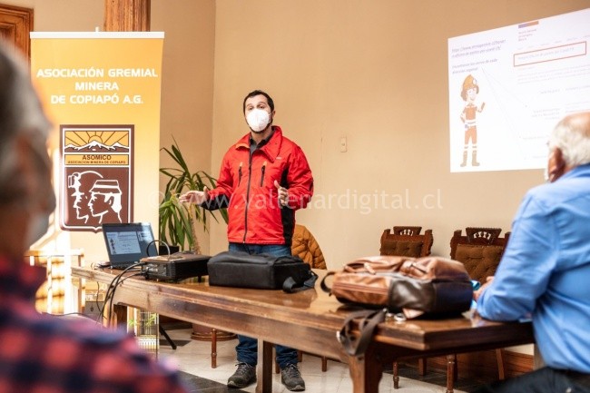 Dirigentes de la pequeña minería de Copiapó participaron de capacitación dictada por Sernageomin
