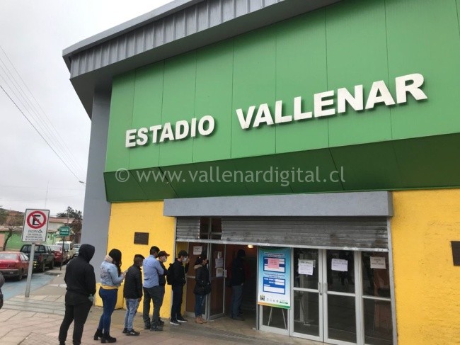 Alcalde Flores y Seremi de Salud se reúnen para adoptar medidas tras el explosivo aumento de casos en Vallenar.