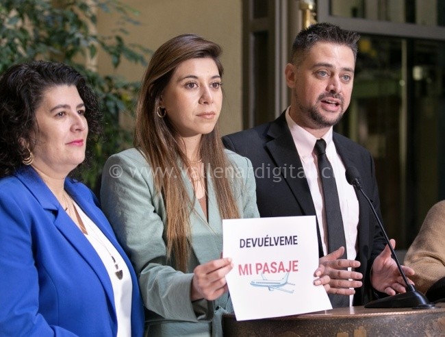 “Devuélveme mi pasaje”: Diputados Manouchehri y Cicardini (PS) presentan proyecto de reembolso a pasajeros aéreos