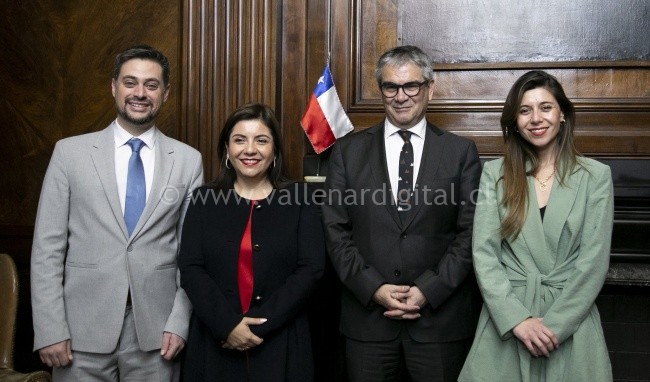 Diputada Cicardini junto a integrantes de bancada PS logran compromiso de ministro Marcel