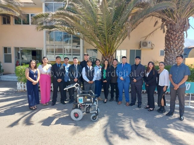 Estudiantes de Técnico en Energía Solar de Santo Tomás Copiapó adaptaron silla de ruedas con uso de paneles solares