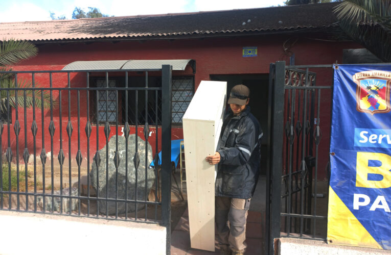 Municipio de Tierra Amarilla despeja y limpia ex biblioteca para la entrega a comodato a Banco Estado