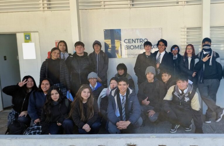 Estudiantes del Liceo José Antonio Carvajal viven la experiencia universitaria en la Facultad de Medicina UDA
