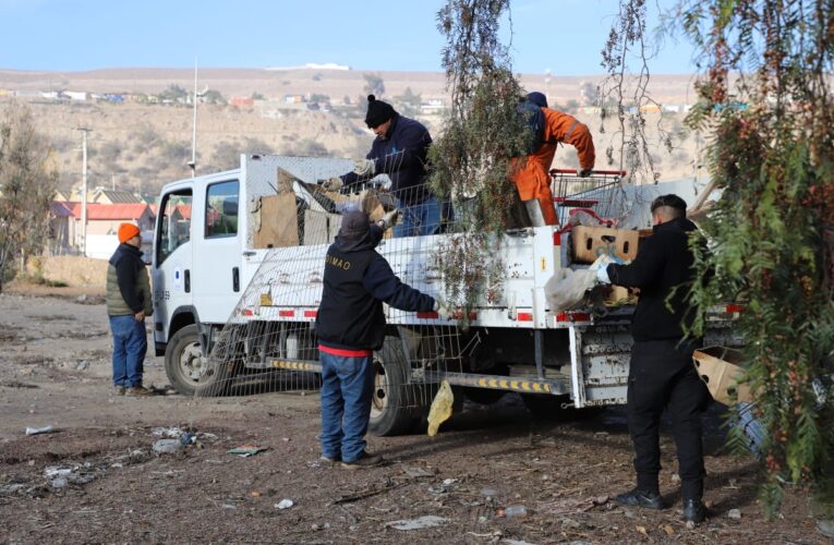 Vallenar: Mas de tres toneladas de basura fueron retiradas de un sector del Paseo Rivereño