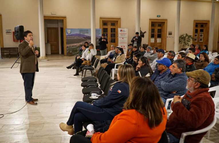 Gobierno Regional e INDAP informan a la comunidad sobre nuevos programas de apoyo a la agricultura familiar campesina y crianceros de Atacama