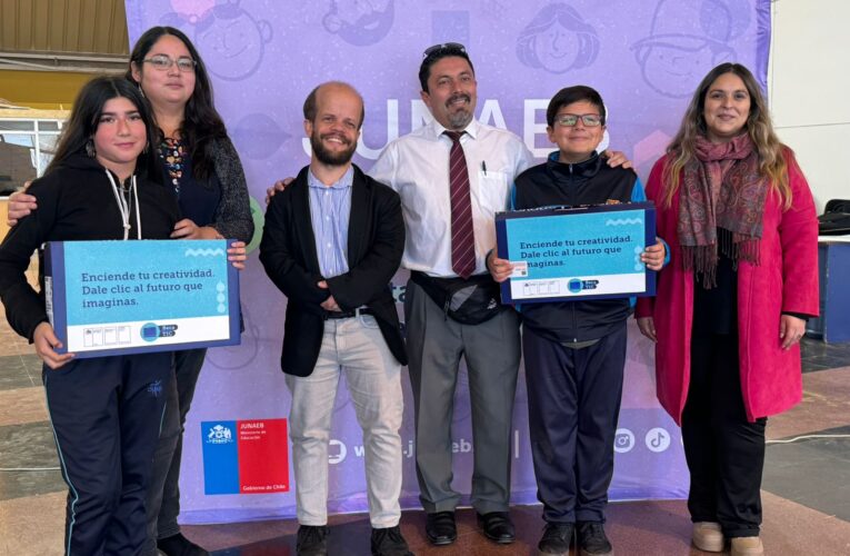 Gobierno entrega más de 3 mil 570 computadores a estudiantes de 7mo básico de Atacama