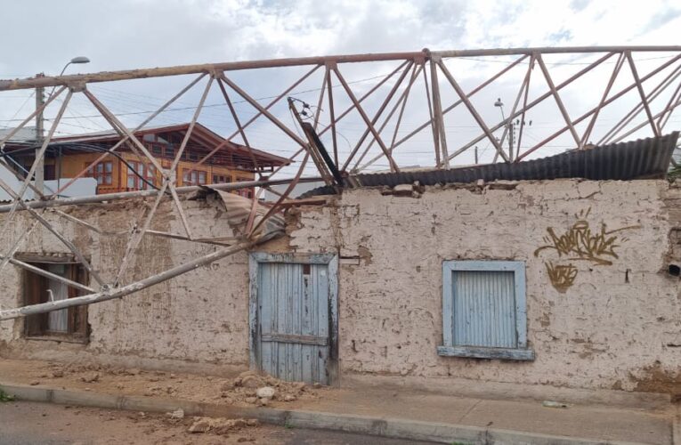 Cortes de camino, energía eléctrica y la caída de una torre son algunas de las consecuencias que dejo la lluvia y viento que efecto a la provincia del Huasco