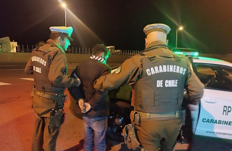 En Vallenar  Carabineros  detiene a dos sujetos por receptación de Vehículo y Orden Vigente.
