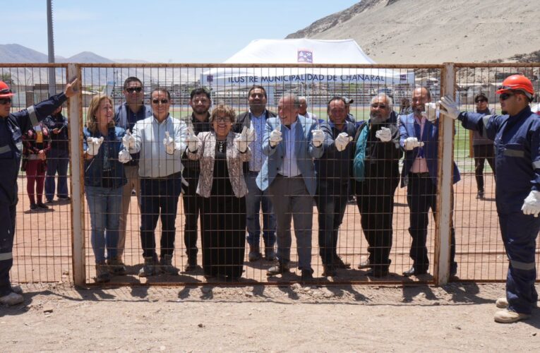 AUTORIDADES, DIRIGENTES Y COMUNIDAD CHAÑARALINA DAN EL VAMOS A LAS OBRAS DEL PROYECTO DE CONSERVACIÓN DEL ESTADIO LUIS ÁLAMOS LUQUE