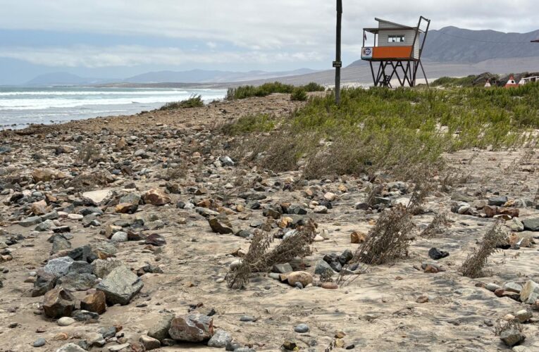 Huasco mantienes sus playa inhabilitadas tras marejadas que dejaron varios inconveniente en el sector costero.