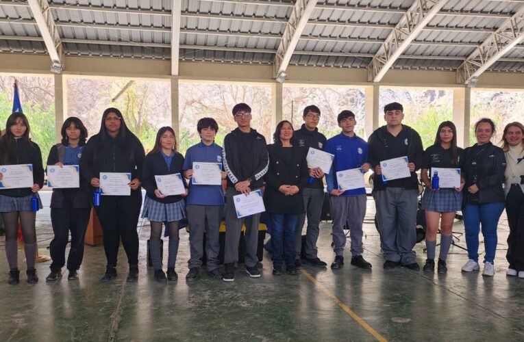 Estudiantes del Liceo Bicentenario Alto del Carmen destacan en competencia provincial de matemáticas