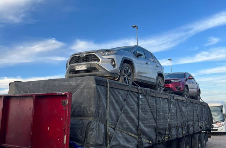Carabineros de Caldera recupera dos vehículos con encargo por robo y detiene a dos personas en la Ruta 5 Norte