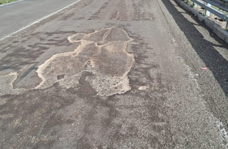 Conductores que transitan por la ruta C- 46 camino a Huasco manifiestan molestia por el deterioro de la ruta tras una conservación entregada hace 7 meses en el sector de Hacienda Nicolasa.