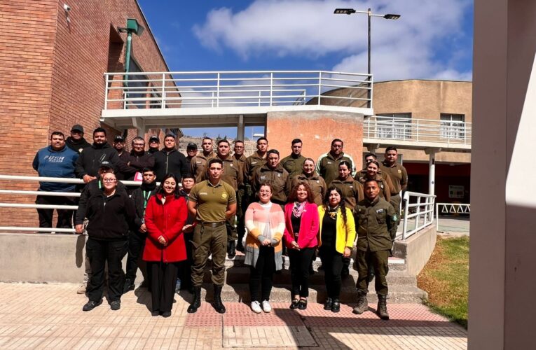 Carabineros y funcionarios municipales se capacitan en lengua de señas para mejorar atención a la comunidad