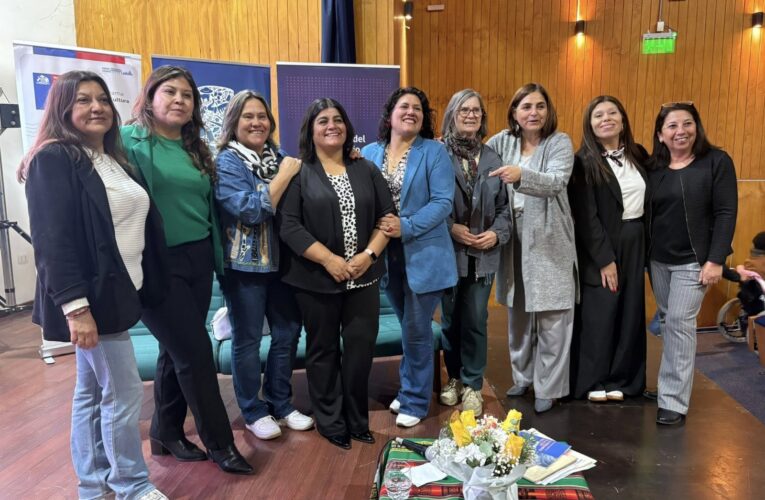 Delegada Presidencial del Huasco destaca liderazgo femenino en charla sobre el rol político de la mujer en el FEM 2025