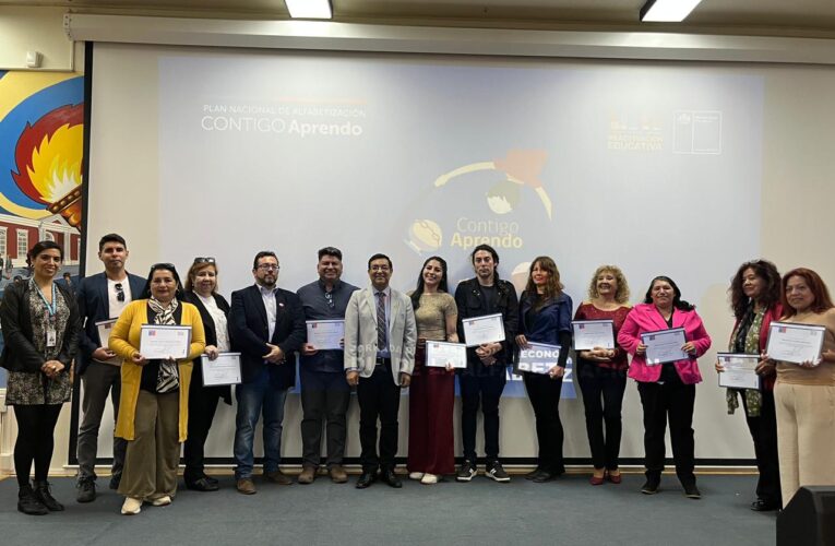 Seremi de Educación reconoce a monitores de “Contigo Aprendo” en el Día de la Alfabetización
