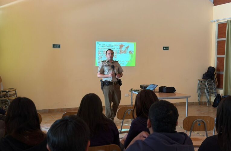En Alto del Carmen: Carabineros y profesionales de Reinserción Juvenil realizaron charla sobre la Ley de Responsabilidad Penal Adolescente