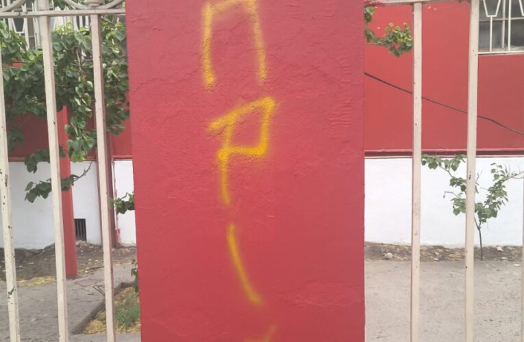 Vallenar condena actos de vandalismo en frontis de edificio patrimonial recientemente remodelado