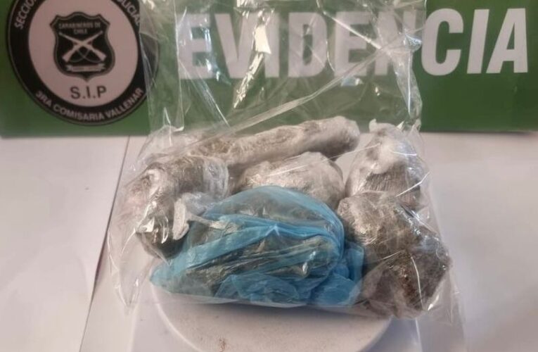 Carabineros detiene a dos jóvenes que circulaban zigzagueando y portaban marihuana y cocaína en Vallenar