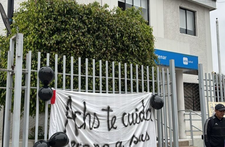 Trabajadores de la Asociación Chilena de Seguridad en Vallenar se suman a paro nacional exigiendo mejoras laborales