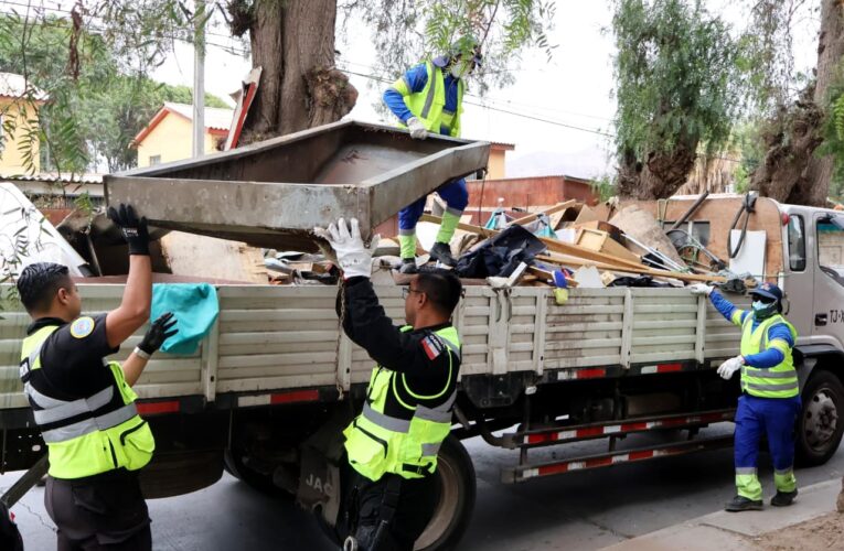 Por un Copiapó más limpio: personal municipal retira más de 10 toneladas de escombros en el centro la capital regional