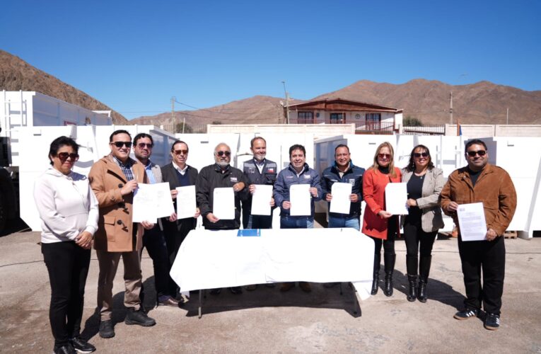 Con financiamiento del Gobierno Regional de Atacama se concreta la entrega de maquinaria y firma de convenios en Chañaral