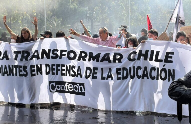 COLEGIO DE PROFESORES CALIFICÓ DE “BRUTAL” REPRESIÓN CONTRA MANIFESTANTES EN LA ALAMEDA DURANTE MARCHA CONVOCADA POR LA CONFECH