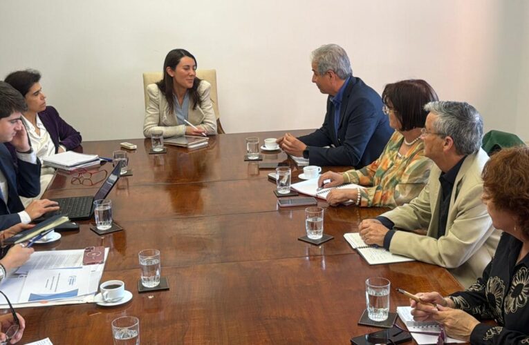 COLEGIO DE PROFESORES ADVIERTE A MINISTRA ARZOLA SOBRE LAS GRAVES CONSECUENCIAS QUE TENDRÁ LA EDUCACIÓN EN CASO DE MANTENER RECORTES EN EL PRESUPUESTO