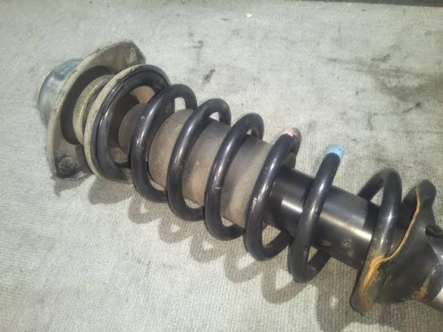 左Fストラット 20310KG070 RN2 ステラ 20310KG070 RN2 スバル ステラ 3