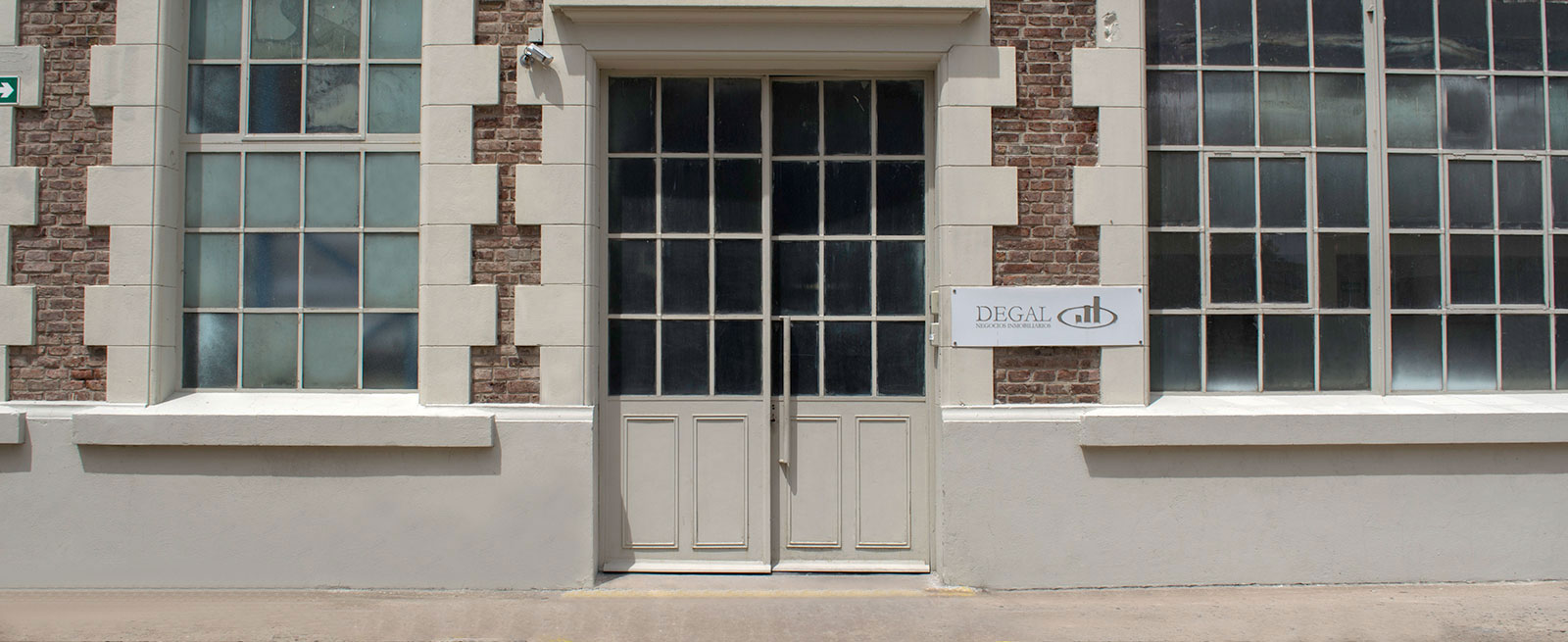 Oficinas y equipo de DEGAL