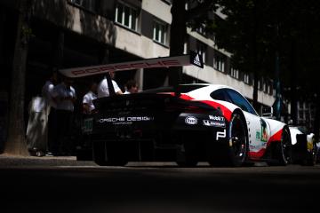 #92 PORSCHE GT TEAM / DEU / Porsche 911 RSR Le Mans 24 Hour - Place de la R
