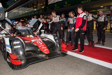 #8 TOYOTA GAZOO RACING / JPN / Toyota TS050 - Hybrid - Hybrid - picking up the drivers for the podium - WEC 6 Hours of Shanghai - Shanghai International Circuit - Shanghai - China