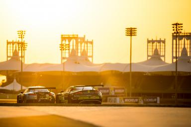 #98 ASTON MARTIN RACING / GBR / Aston Martin V8 Vantage -#77 DEMPSEY-PROTON RACING / DEU / Porsche 911 RSR (991) - WEC 6 Hours of Bahrain - Bahrain International Circuit - Sakhir - Bahrain