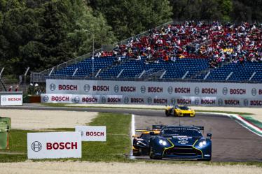 27 JAMES Ian (usa), MANCINELLI Daniel (ita), RIBERAS Alex (spa), Heart of Racing Team, Aston Martin Vantage GT3 #27, LM GT3, action during the 2024 6 Hours of Imola, 2nd round of the 2024 FIA World Endurance Championship, from April 18 to 21, 2024 on the Autodromo Internazionale Enzo e Dino Ferrari in Imola - Photo Julien Delfosse / DPPI