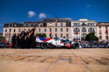 15 VANTHOOR Dries (bel), MARCIELLO Raffaele (swi), WITTMANN Marco (ger), BMW M Team WRT, BMW Hybrid V8 #15, Hypercar, FIA WEC, ambiance during the Scrutineering of the 2024 24 Hours of Le Mans, 4th round of the 2024 FIA World Endurance Championship, on the Place de la R?publique, from June 7 to 8, 2024 in Le Mans, France - Photo Marius Hecker / DPPI