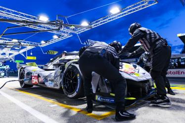 94 VANDOORNE Stoffel (bel), DUVAL Loïc (fra), DI RESTA Paul (gbr), Peugeot TotalEnergies, Peugeot 9x8 #94, Hypercar, FIA WEC, pit stop during the Free Practice 2 of the 2024 24 Hours of Le Mans, 4th round of the 2024 FIA World Endurance Championship, on the Circuit des 24 Heures du Mans, on June 12, 2024 in Le Mans, France - Photo Julien Delfosse / DPPI