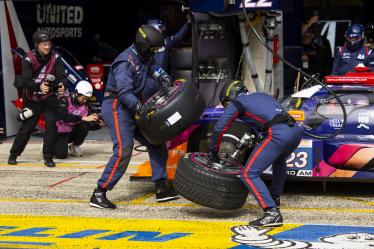 Pit stop, 23 KEATING Ben (usa), ALBUQUERQUE Filipe (prt), HANLEY Ben (gbr), United Autosports USA, Oreca 07 - Gibson #23 PRO/AM, LMP2, action during the 2024 24 Hours of Le Mans, 4th round of the 2024 FIA World Endurance Championship, on the Circuit des 24 Heures du Mans, from June 15 to 16, 2024 in Le Mans, France - Photo Julien Delfosse / DPPI