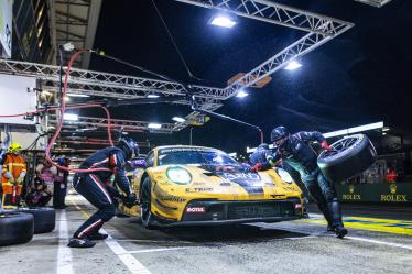 91 LIETZ Richard (aut), SCHURING Morris (nld), SHAHIN Yasser (aus), Manthey EMA, Porsche 911 GT3 R #91, LM GT3, FIA WEC, pit stop during the 2024 24 Hours of Le Mans, 4th round of the 2024 FIA World Endurance Championship, on the Circuit des 24 Heures du Mans, from June 15 to 16, 2024 in Le Mans, France - Photo Julien Delfosse / DPPI