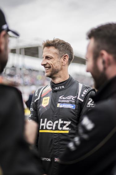 BUTTON Jenson (gbr), Hertz Team Jota, Porsche 963 #38, Hypercar, FIA WEC, portrait during the starting grid of the 2024 24 Hours of Le Mans, 4th round of the 2024 FIA World Endurance Championship, on the Circuit des 24 Heures du Mans, on June 15, 2024 in Le Mans, France - Photo Charly Lopez / DPPI