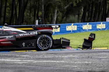 311 DERANI Luis Felipe (bra), AITKEN Jack (gbr), DRUGOVICH Felipe (bra), Whelen Cadillac Racing, Cadillac V-Series.R #311, Hypercar, action during the 2024 24 Hours of Le Mans, 4th round of the 2024 FIA World Endurance Championship, on the Circuit des 24 Heures du Mans, from June 15 to 16, 2024 in Le Mans, France - Photo Charly Lopez / DPPI