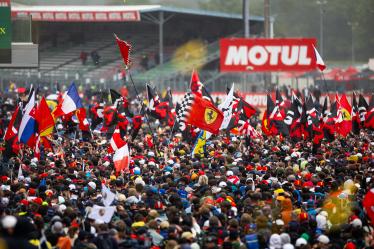 Fans during the podium of the 2024 24 Hours of Le Mans, 4th round of the 2024 FIA World Endurance Championship, on the Circuit des 24 Heures du Mans, from June 15 to 16, 2024 in Le Mans, France - Photo Javier Jimenez / DPPI