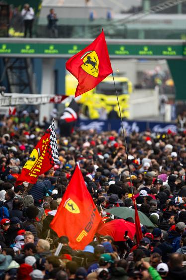 Fans during the podium of the 2024 24 Hours of Le Mans, 4th round of the 2024 FIA World Endurance Championship, on the Circuit des 24 Heures du Mans, from June 15 to 16, 2024 in Le Mans, France - Photo Javier Jimenez / DPPI