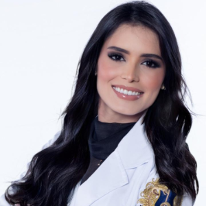 Carolina Takenawa Teixeira (Clínico geral)