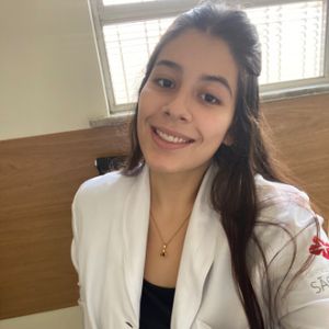 Gabrielle Hanellore Staduto Cevallos (Nutricionista)