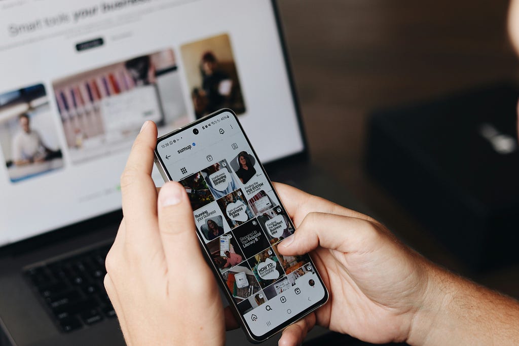 Une USP peut aider les petites entreprises à se démarquer sur les plateformes de réseaux sociaux comme Instagram ou TikTok