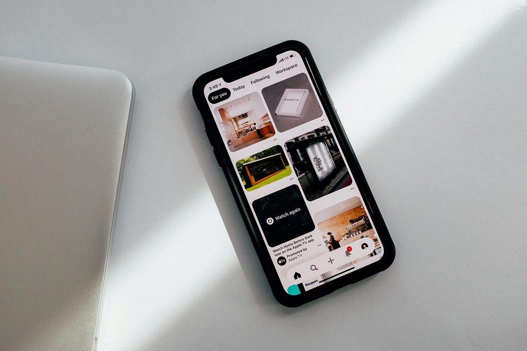 Il est recommandé d'utiliser des publicités payantes pour le marketing sur les réseaux sociaux des petites entreprises, comme Facebook, Instagram, TikTok ou Pinterest