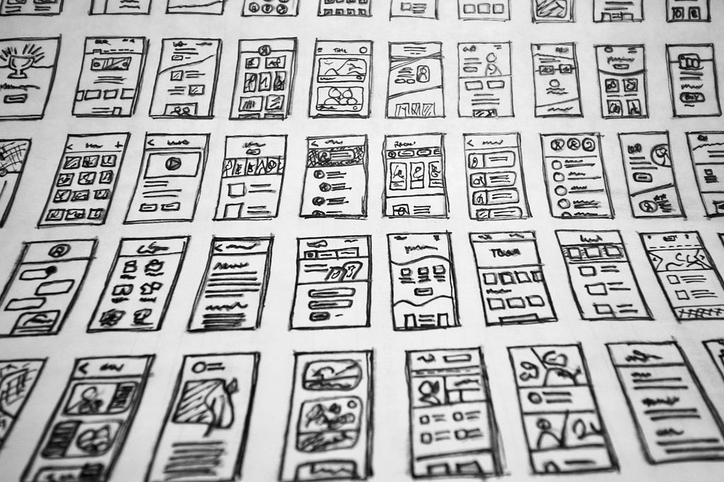 Les designers UX et UI humains surpassent encore l'IA en matière de créativité, comme l'idéation, le branding, le prototypage et le design original