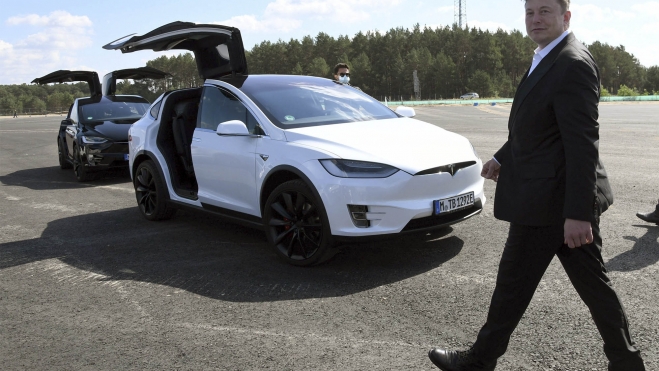 O Tesla Model X é o carro da família de Musk.